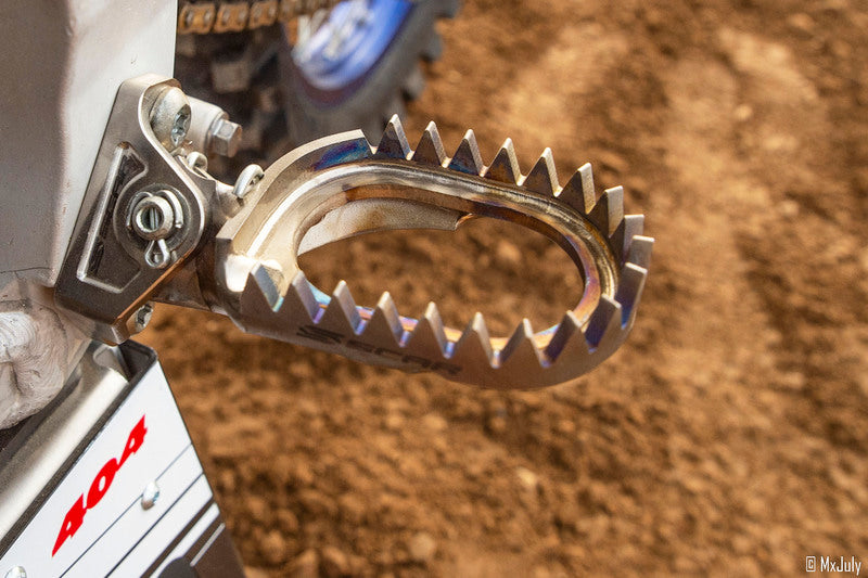 Yamaha Tenere 700 World Raid [SCAR] - self-cleaning titanium footrests