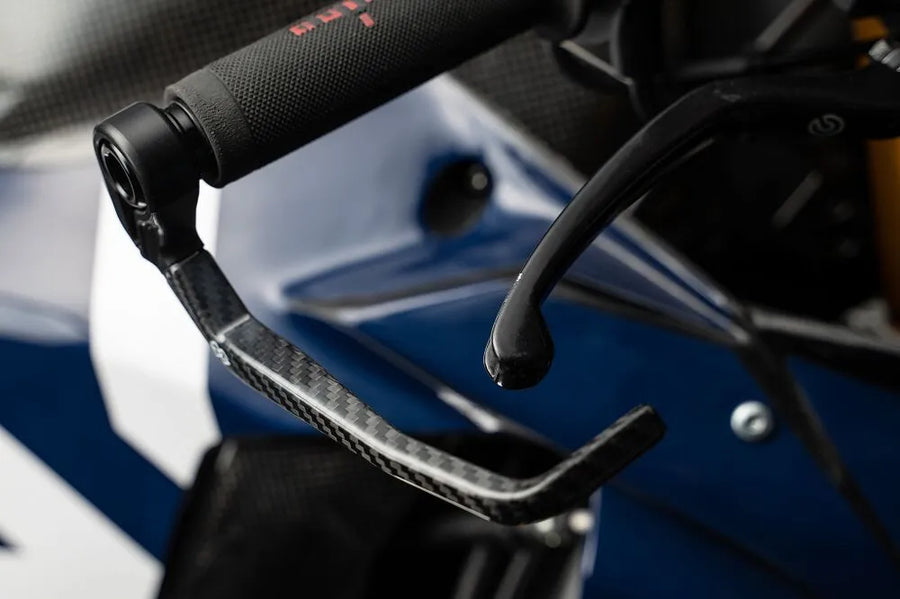 honda cb 500 hornet [GILLES TOOLING] – carbon brake lever protection