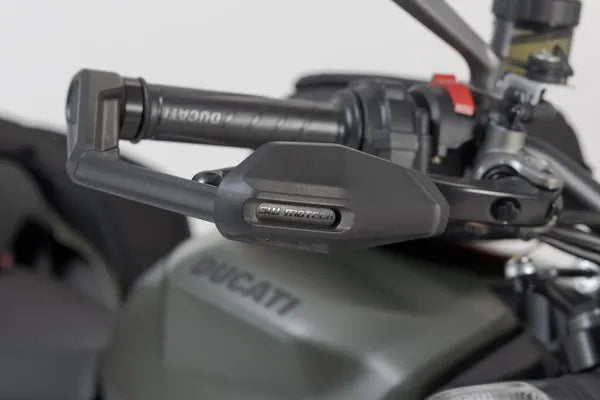 Triumph Daytona 660 [SW-MOTECH] – lever guards with wind protection