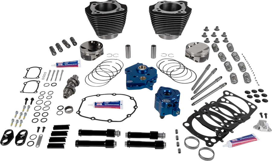 Harley-Davidson FXBR 1923 Softail Breakout 117 [2026] - 129" Power Package Motorleistungs-Kit – Oberfläche: Schwarz, Hervorgehobene Lamellen – Merkmal: Schwarze Stößelstangenrohre – Bild 1