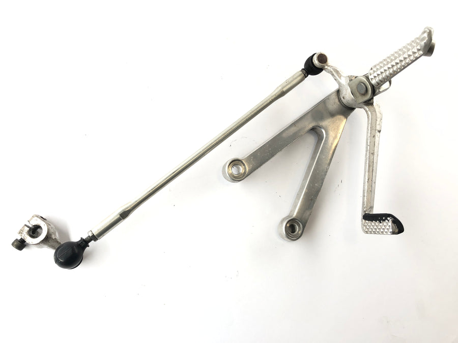 Yamaha YZF R1 RN04 [2000] - Left footrest with gear lever and gearshift linkage