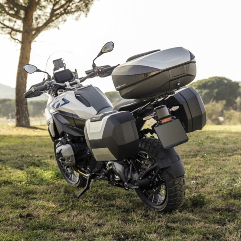Kymco Ak 550 [SHAD] - SH38X Aluminum Expandable Side Case Set