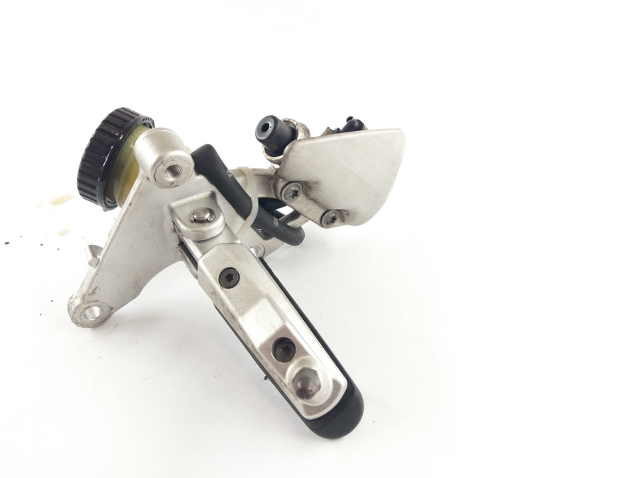 BMW R 1200 R K27 [2007] - Footrest and bracket right brake pump