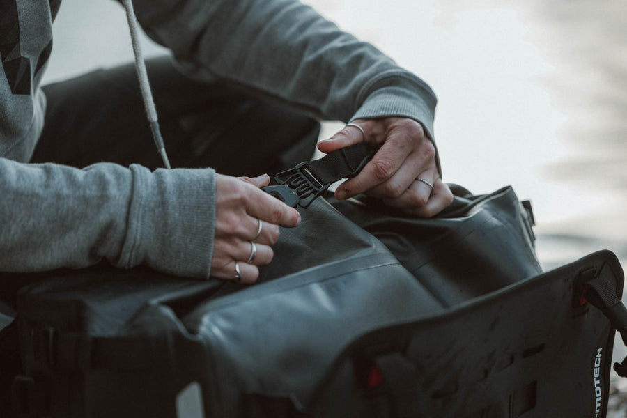 [SW-MOTECH] - SysBag WP L with adapter plate on the right – Figure 6