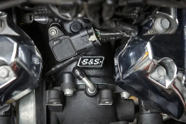 Harley-Davidson FLFBS 1923 Softail Fat Boy 117 [2025] - CNC-gefräster 55 mm Ansaugkrümmer – Bild 5