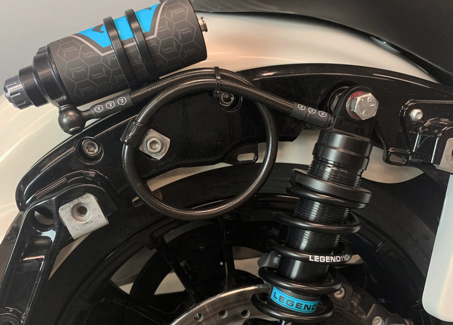 Harley-Davidson FLHXU 1977 Street Glide Ultra 121 [2025] - REVO ARC Remote Reservoir Außenbefestigung – Bild 4