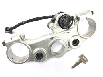 Yamaha TT 600 E 4GV [1995] - Fork clamp at the top fork clamp with ignition lock
