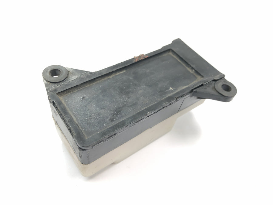 Suzuki GSX R 1100 GU74C [1987] - Fuse box power source