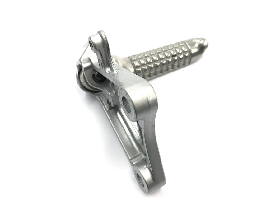 Suzuki GSX R 1100 GU74C [1987] - Footrest driver front left footrest bracket