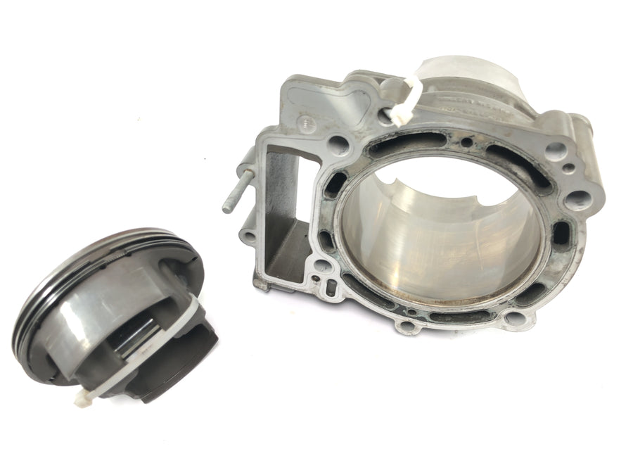 KTM 950 Adventure LC8 [2004] - Cylinder with rear piston