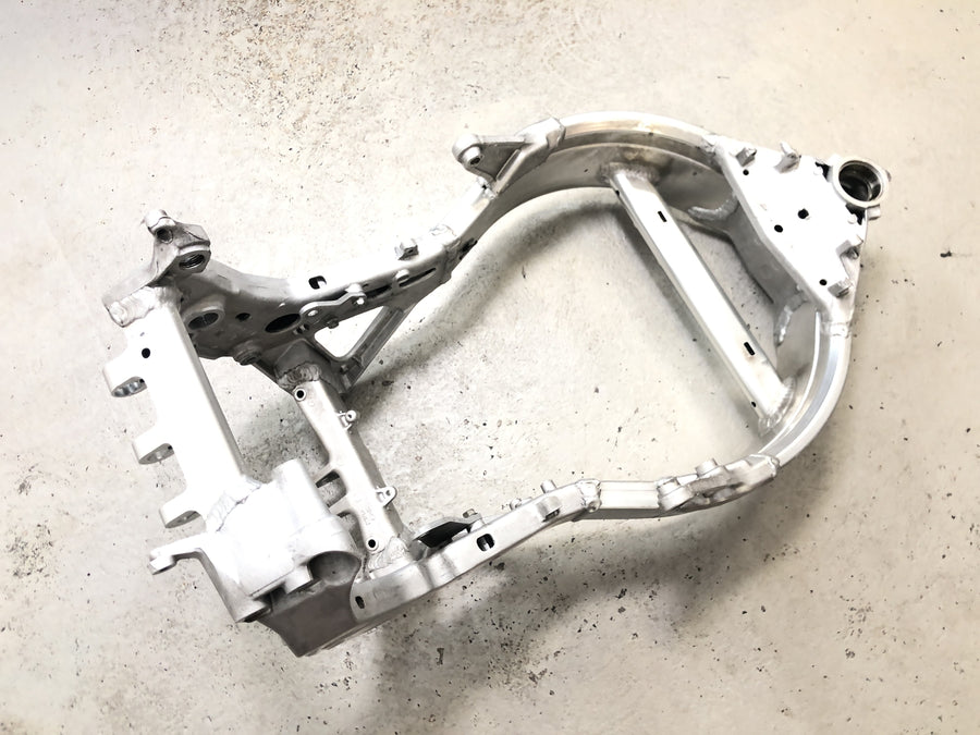Honda CBR 900 RR SC28 [1995] - Frame main frame chassis aluminum frame with papers