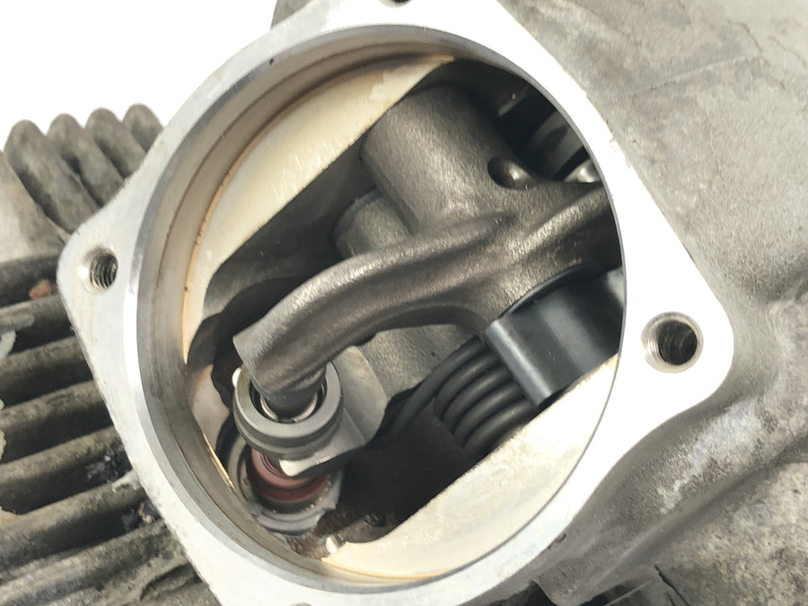 Ducati Multistrada 1000 DS [2003] - Cylinder head at the front valve train lying cylinder