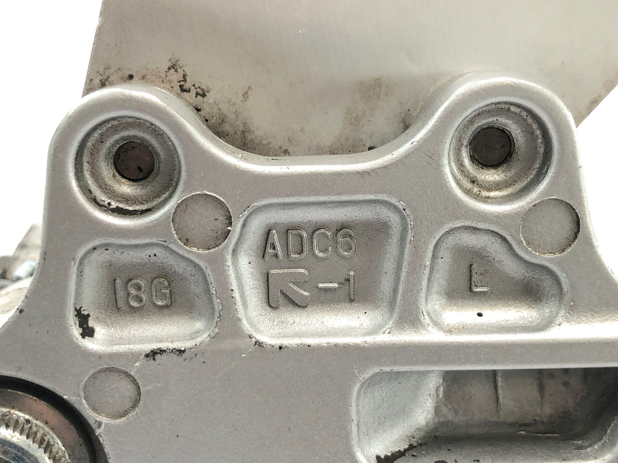 Suzuki GSX R 1000 WVBZ K3 [2003] - Footrest system driver's left footrest holder with shift lever