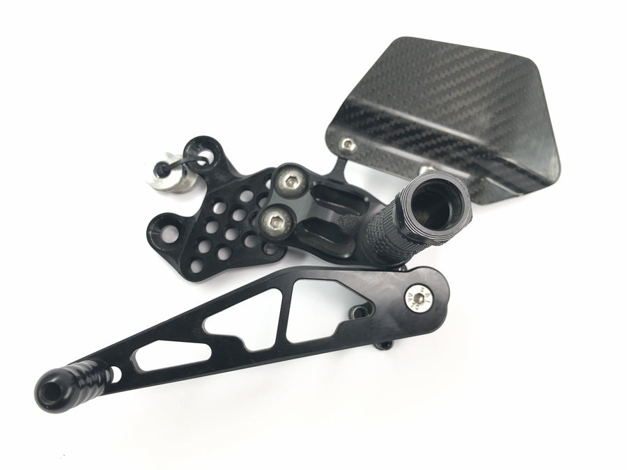 Suzuki GSX R 1000 WVB6 K6 [2006] - Gilles Tooling footrest system with driver footrest report
