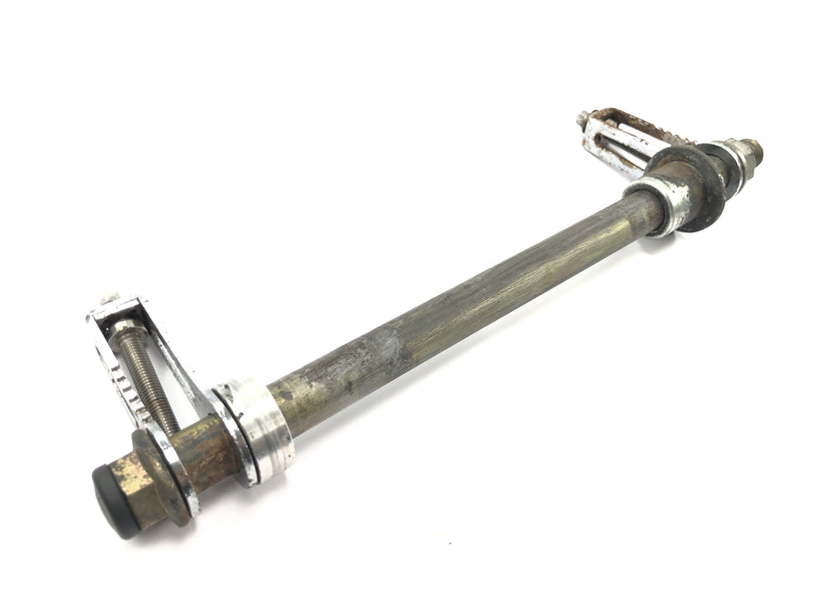 Triumph Speedmaster 900 [2003] - Rear wheel axle Wheel axle with rear axle tensioning device