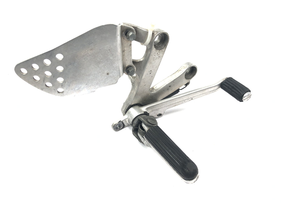 Honda CBR 900 RR SC28 [1995] - driver's footrest right footrest system footrest right with brake pedal