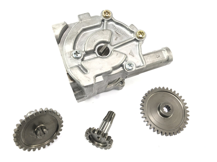 Triumph Daytona 900 T300 [1993] - oil pump with gears