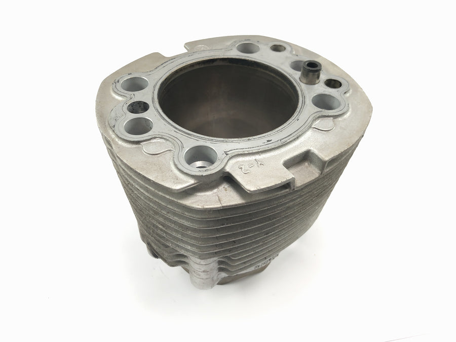 Yamaha XV 1600 Wild Star VP08 [2002] - cylinder with piston at the front