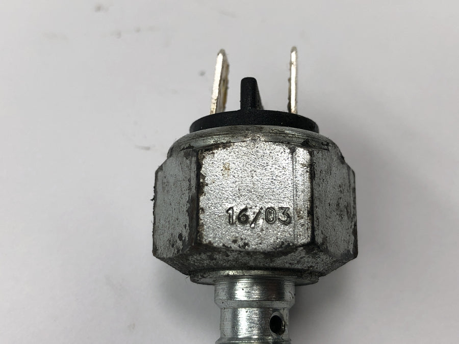 Triumph Speedmaster 900 [2003] - Rear brake light switch