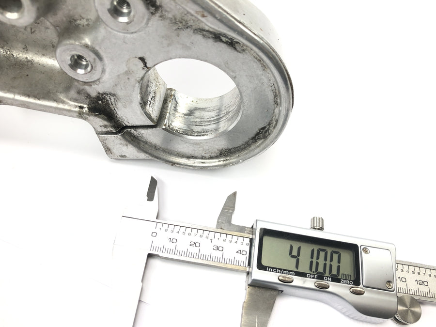 Triumph Speedmaster 900 [2003] - lower fork bridge steering head bridge
