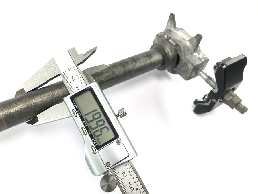 Yamaha MT07 RM04 [2014] - Rear wheel axle axle wheel axle with chain tensioner