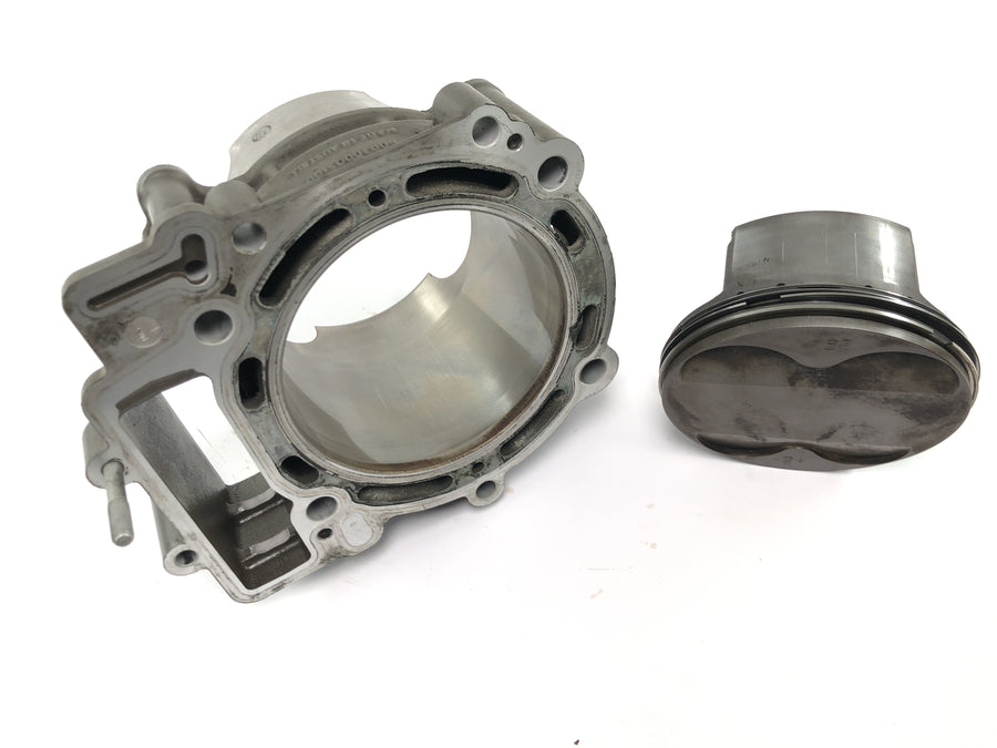 KTM 950 Adventure LC8 [2004] - cylinder with piston at the front