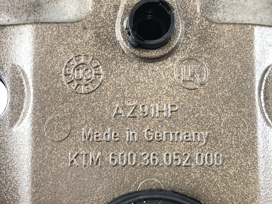 KTM 950 Adventure LC8 [2004] - front valve cover cylinder head cover magnesium engine cover