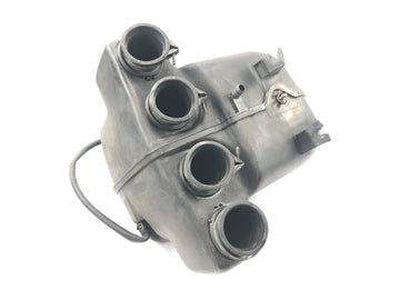 Suzuki GSX R 1100 GU74C [1987] - air filter box air filter housing air box airbox