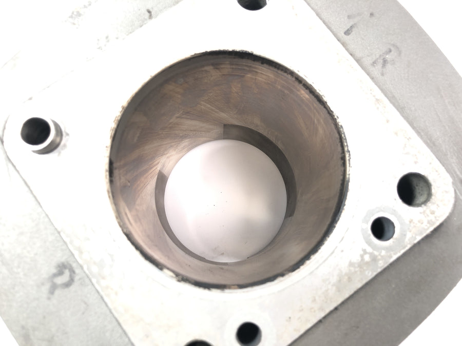 Moto Guzzi V10 Centauro [1998] - cylinder with piston on the right