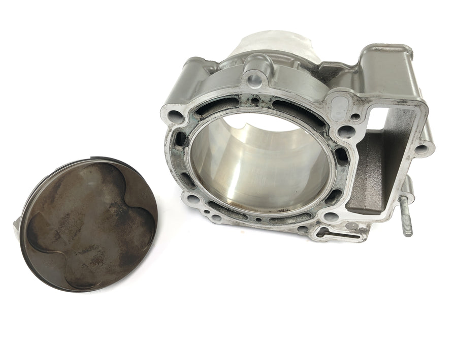 KTM 950 Adventure LC8 [2004] - cylinder with piston at the front