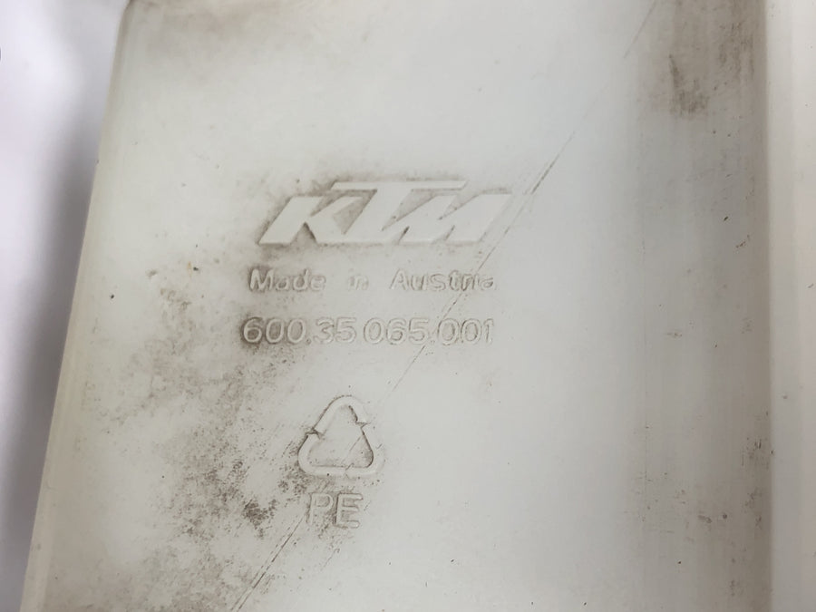 KTM 950 Adventure LC8 [2004] - Coolant expansion tank