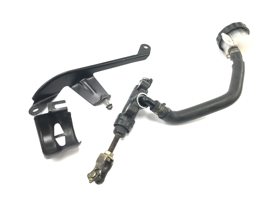 Triumph Speedmaster 900 [2003] - Rear brake pump Rear brake pump with holder