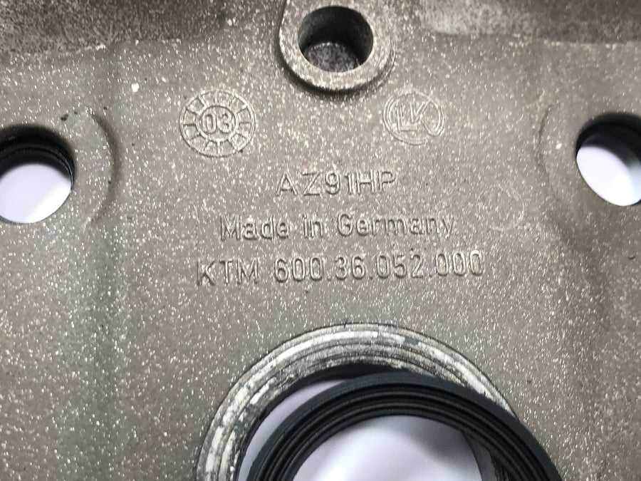 KTM 950 Adventure LC8 [2004] - rear valve cover cylinder head cover magnesium engine cover