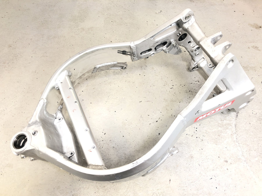 Honda CBR 900 RR SC28 [1995] - Frame main frame chassis aluminum frame with papers