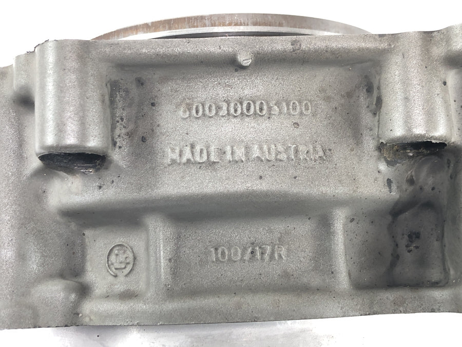 KTM 950 Adventure LC8 [2004] - cylinder with piston at the front
