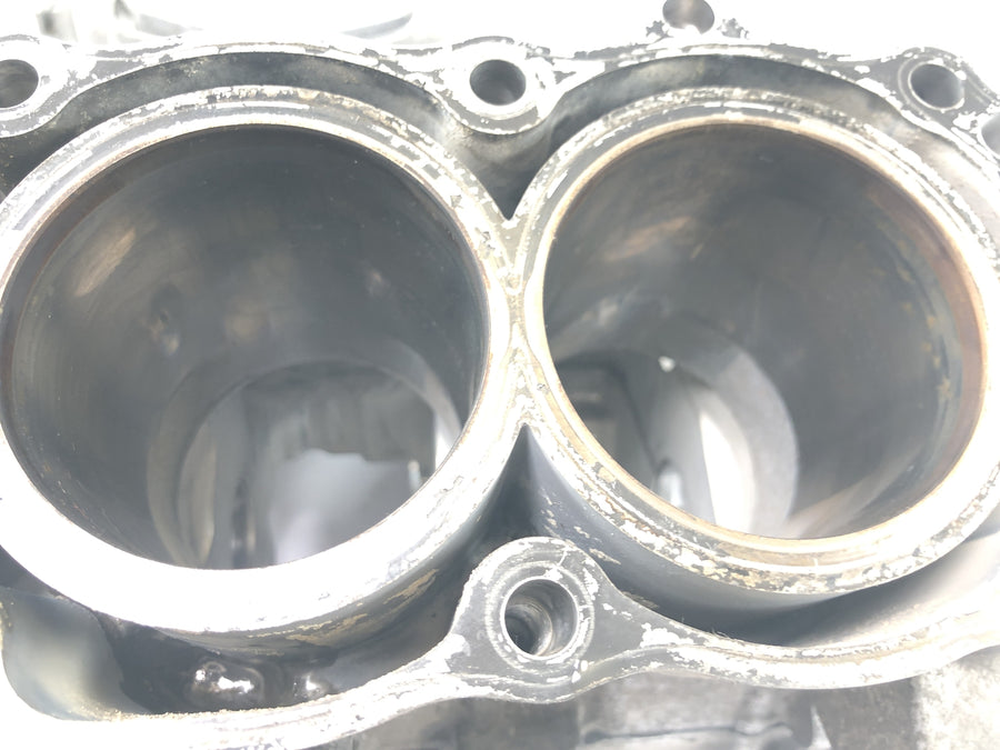 Honda CBR 900 RR SC28 [1995] - Engine block engine housing with empty piston housing