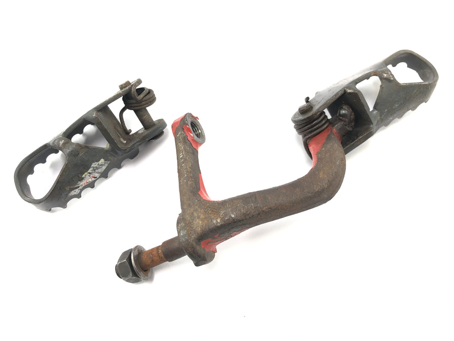 Honda XR 600 R PE04 [1992] - Footrests Driver footrests with holder