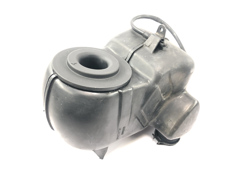 Suzuki GSX R 1100 GU74C [1987] - air filter box air filter housing air box airbox