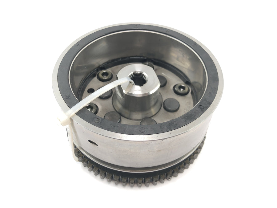 Yamaha XV 1600 Wild Star VP08 [2002] - Alternator rotor pole wheel with starter freewheel