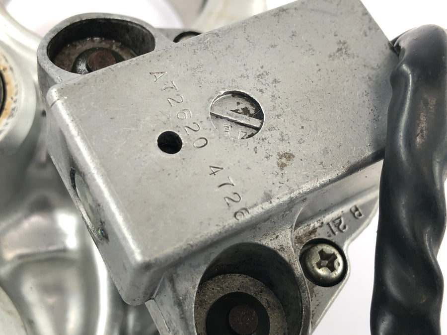 Yamaha TT 600 E 4GV [1995] - Fork clamp at the top fork clamp with ignition lock