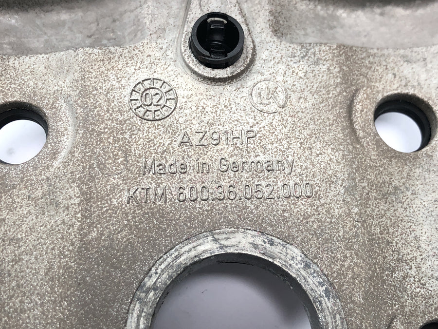 KTM 950 Adventure LC8 [2004] - front valve cover cylinder head cover magnesium engine cover