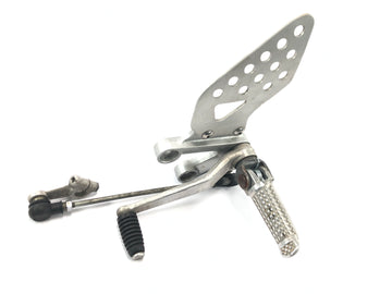 Suzuki GSX R 1000 WVBZ K3 [2003] - Footrest system driver's left footrest holder with shift lever