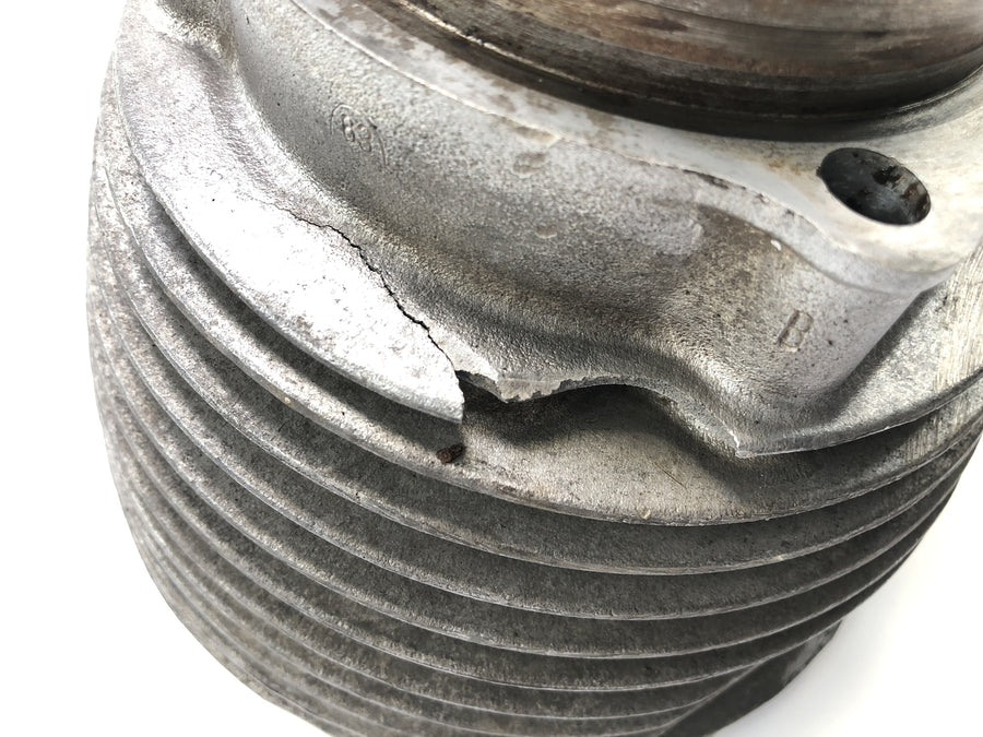 BMW R 75/5 [1973] - cylinder with piston on the right