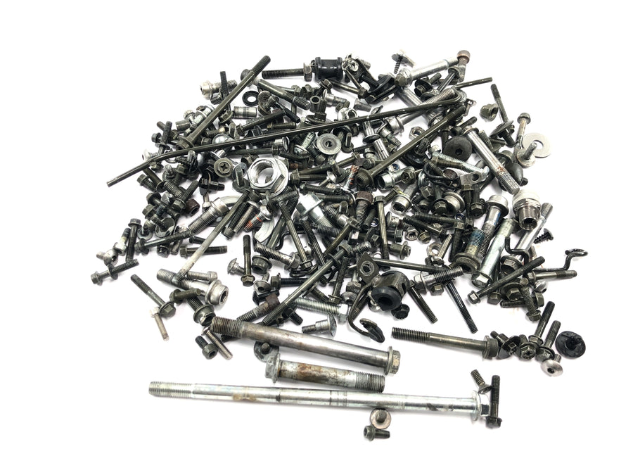 Suzuki GSX R 1000 WVB6 K6 [2006] - remaining parts and screws mixed lot