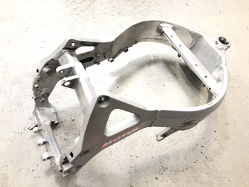 Honda CBR 900 RR SC28 [1995] - Frame main frame chassis aluminum frame with papers - 0
