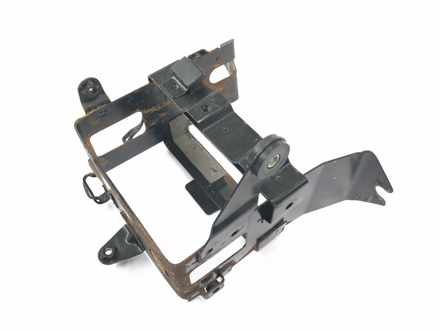 Suzuki GSX R 1100 GU74C [1987] - Battery box battery carrier