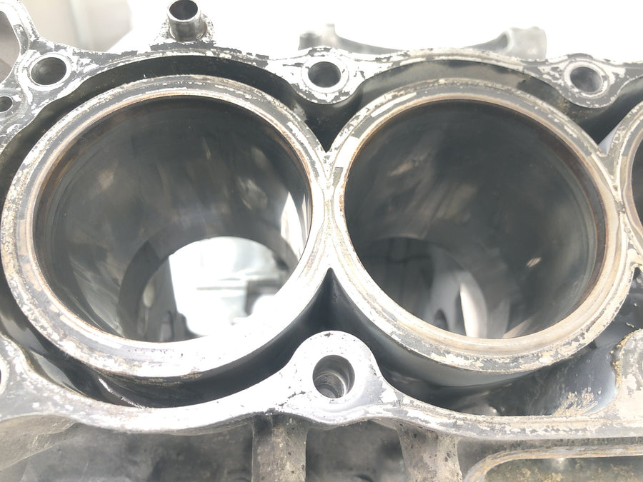 Honda CBR 900 RR SC28 [1995] - Engine block engine housing with empty piston housing