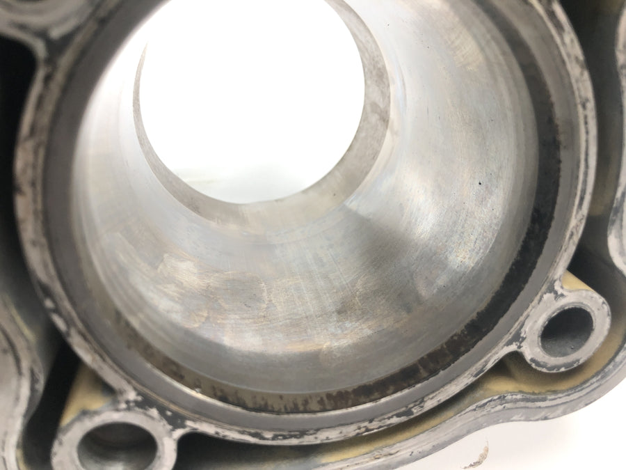 Honda XRV 750 Africa Twin RD04 [1992] - cylinder with piston at the front