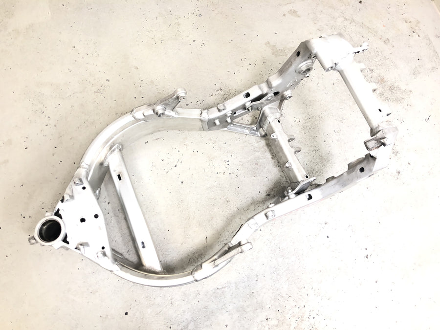 Honda CBR 900 RR SC28 [1995] - Frame main frame chassis aluminum frame with papers