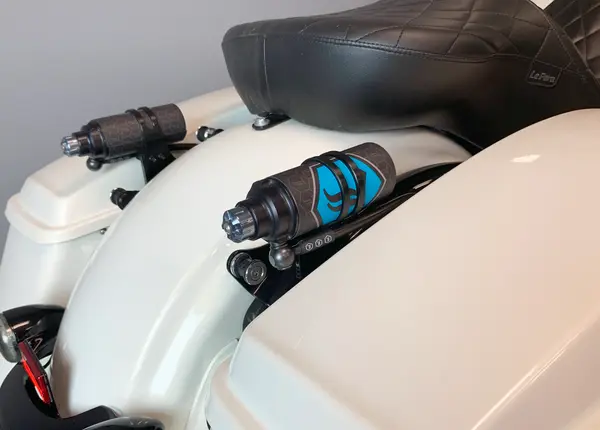 Harley-Davidson FLHXL 1923 Street Glide Limited 117 [2026] - REVO ARC Remote Reservoir Außenbefestigung – Bild 8
